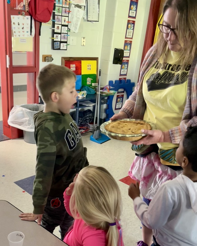 students with apple pie