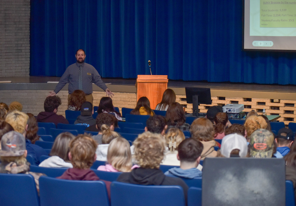 suny broome counselor speaking with studnts