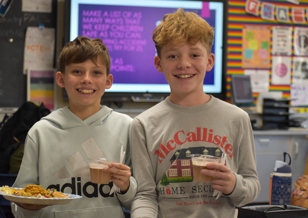 students with plates