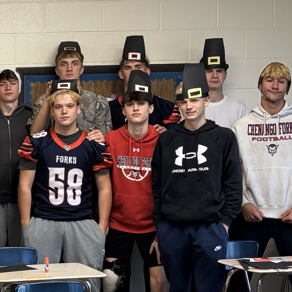 students in Puritan hats