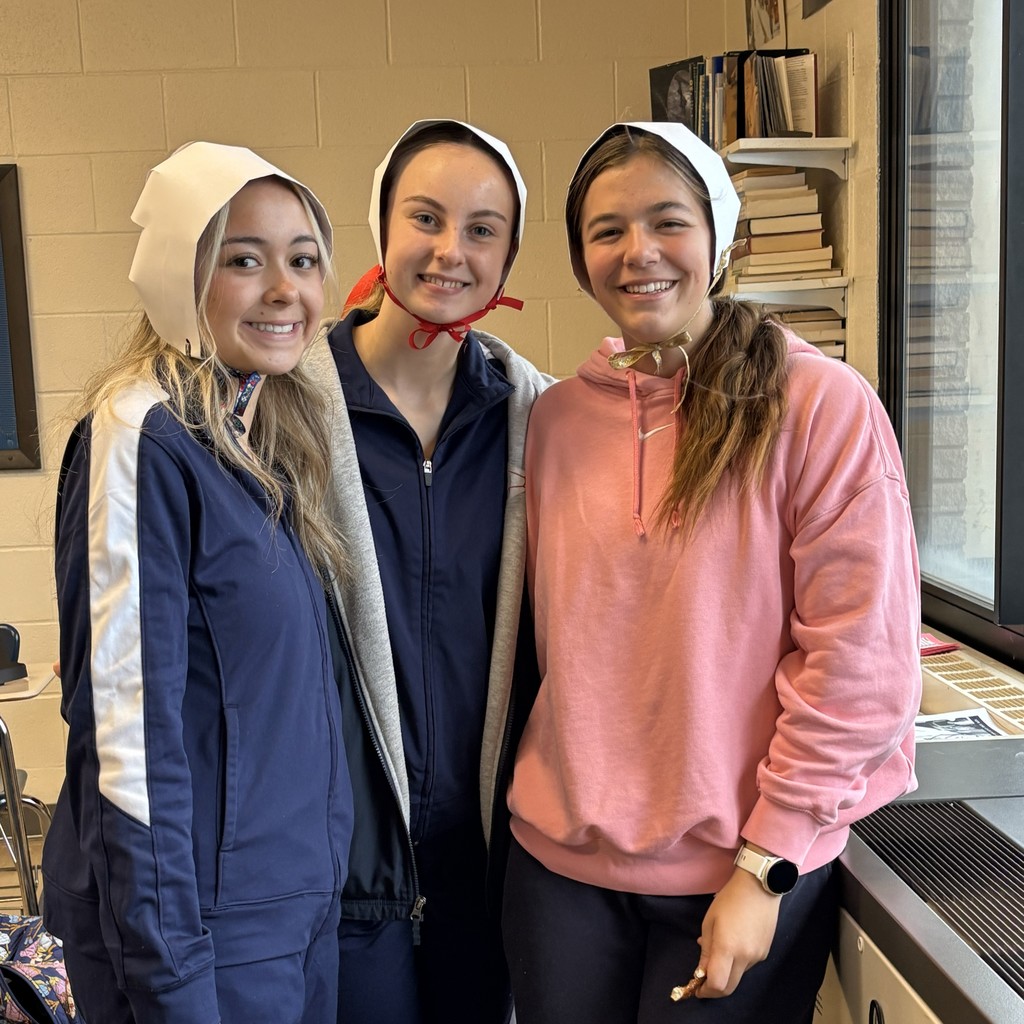 students in Puritan hats