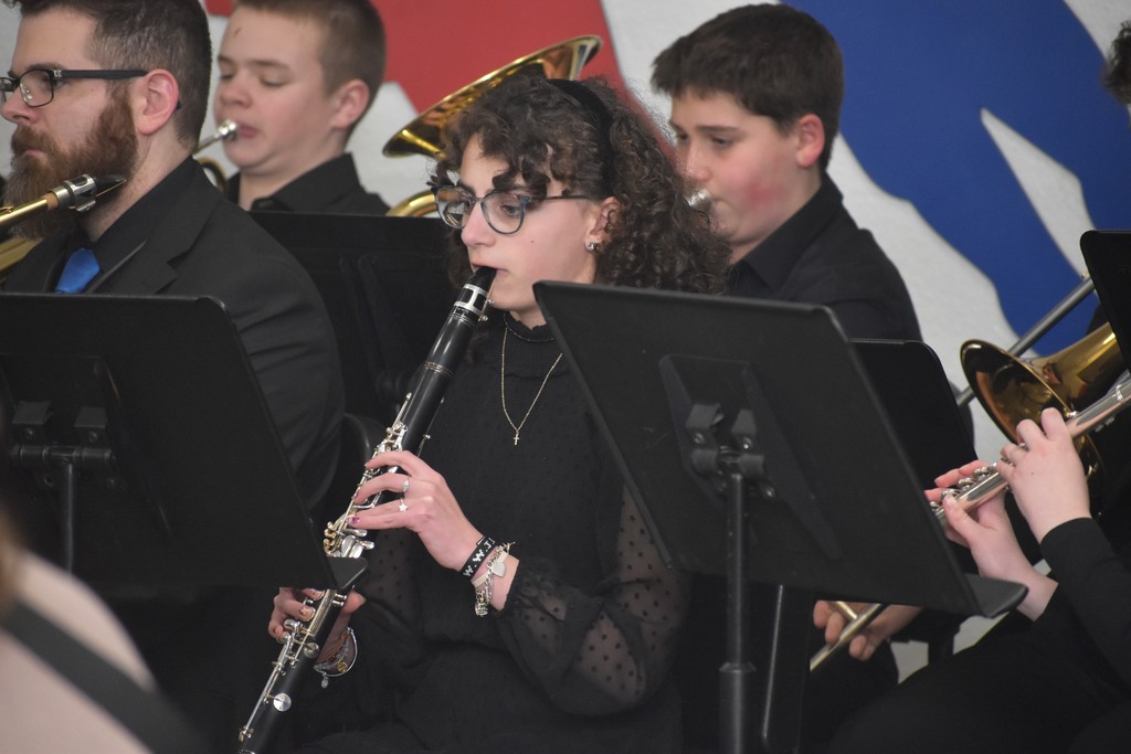 students play instruments 