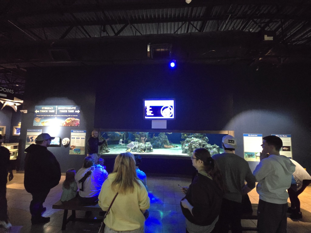 students at aquarium