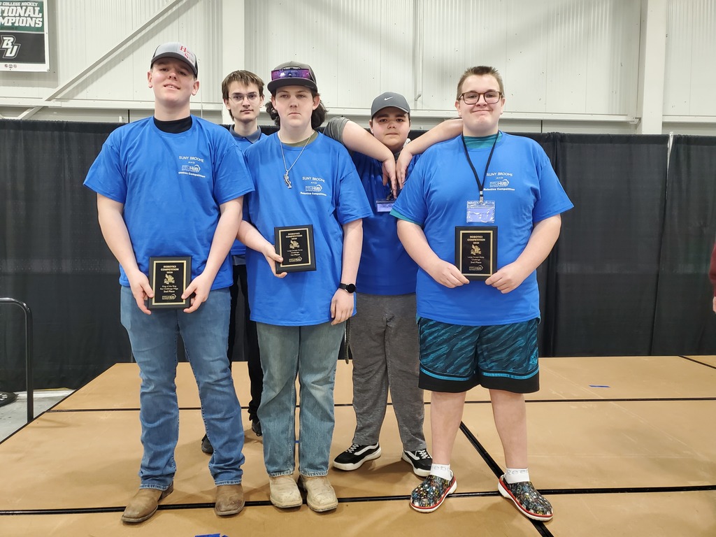 students at robotics competition 
