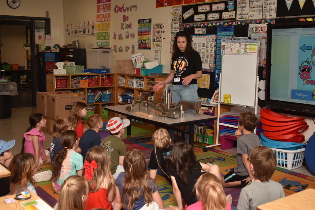 gust speaker with elementary students