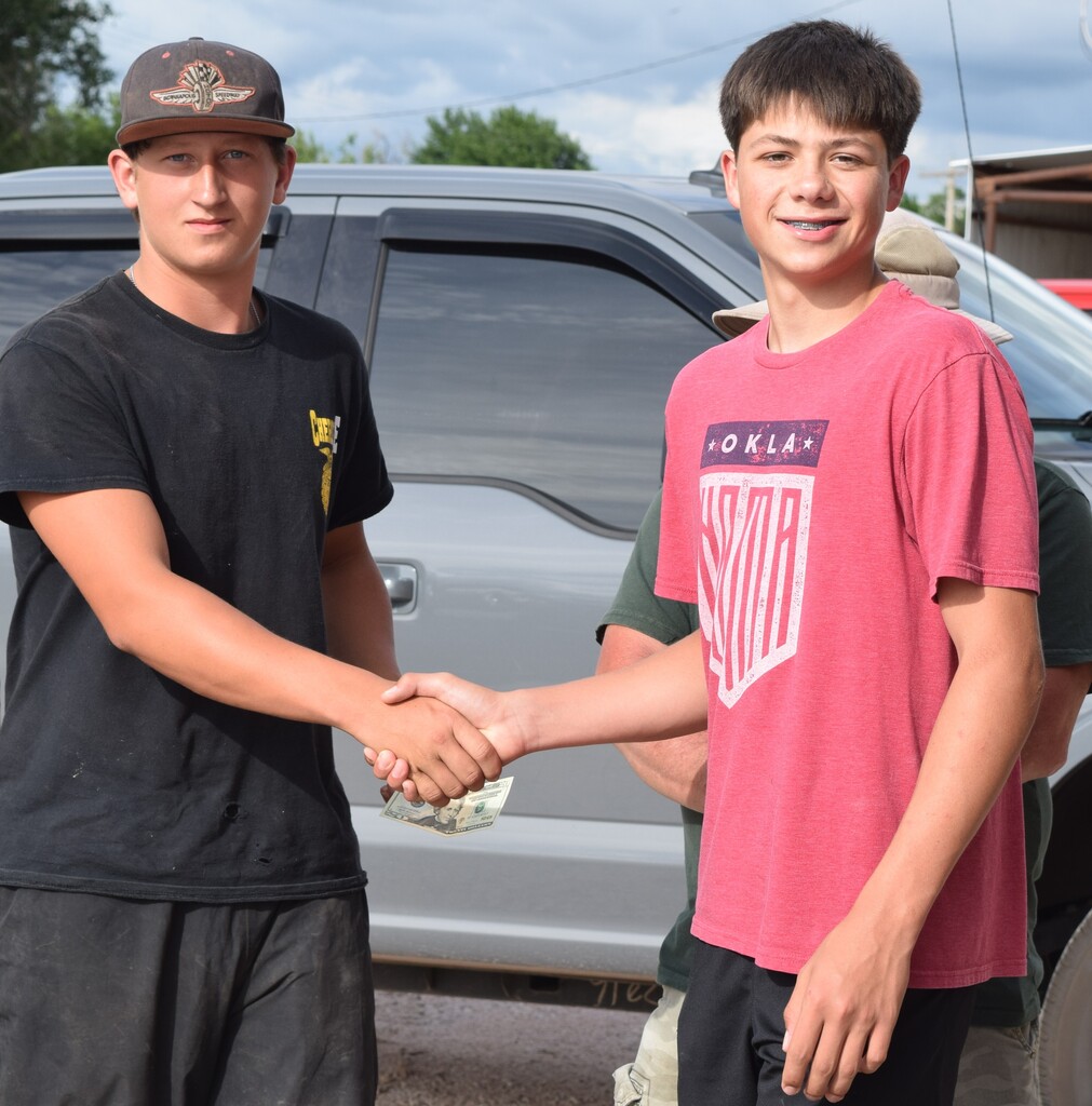 2 students shaking hands