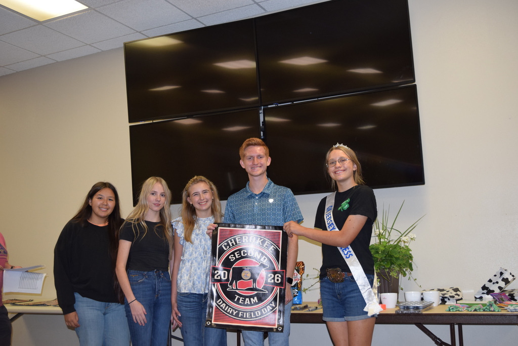 2nd Place FFA Team:  Davenport FFA.  Photo of 5 students with a banner.