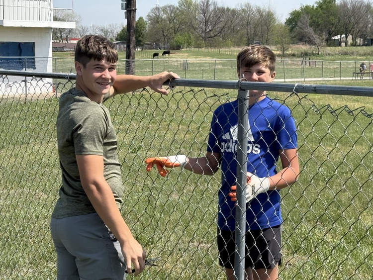 Thayer 8th grade helping our town recreation