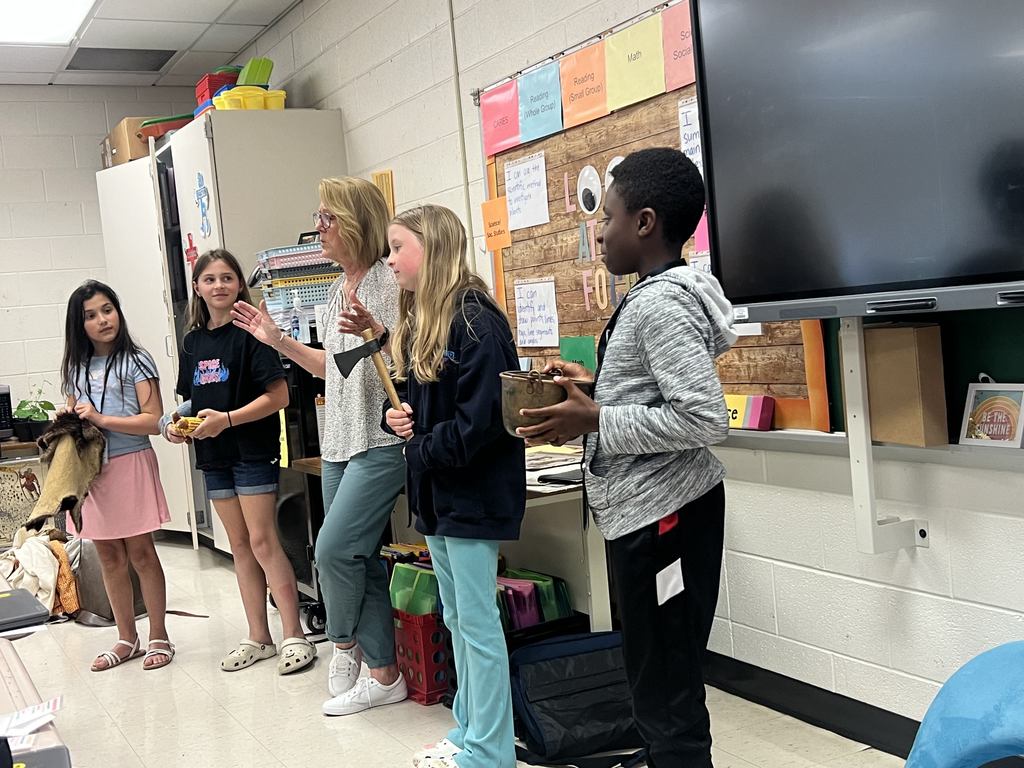 Jamestown docent visiting with Mrs. Wallace's 4th grade class