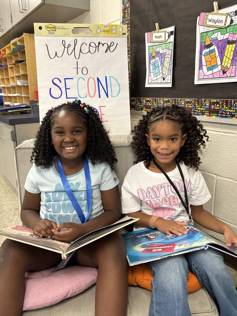 2nd grade students reading books