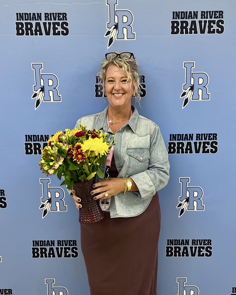 2025 Teacher of the Year IRMS - Meredith Holl