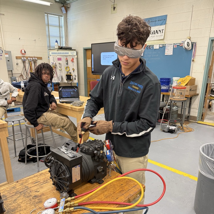 hvac students competing to connect manifold gauges 