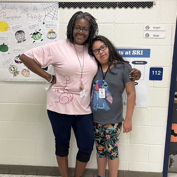 teacher and student dress alike