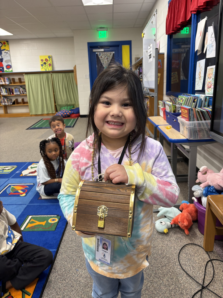 Amelia, our 1st treasure box winner!