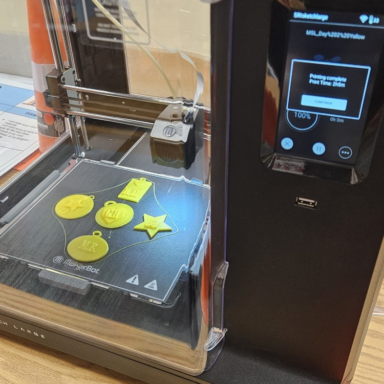 3D printer with brag tags printing