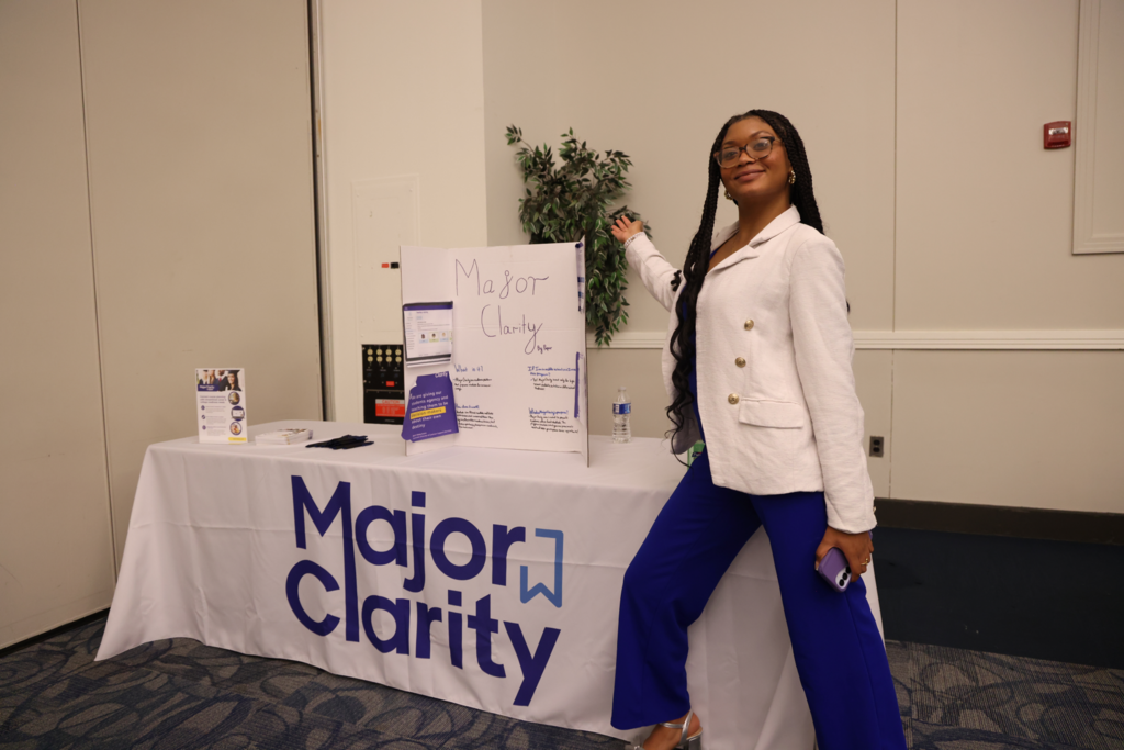 taecher preseting Major Clarity program