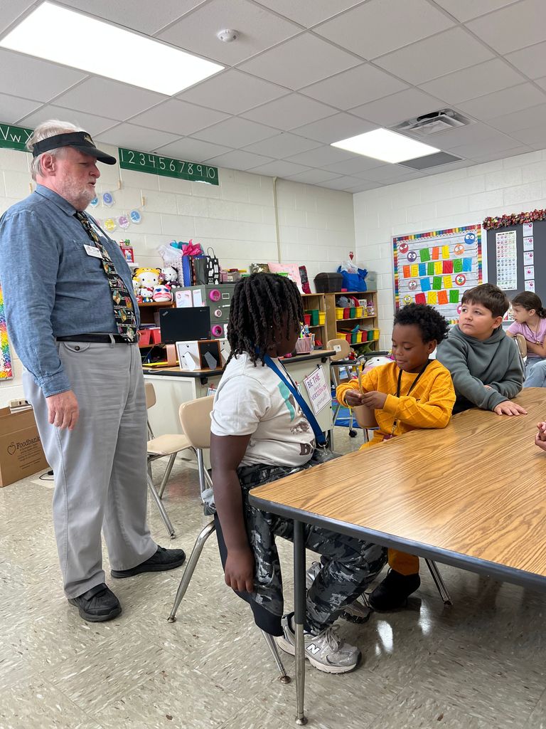 2nd grade with  Jamestown presenter looking at Powhatan tools