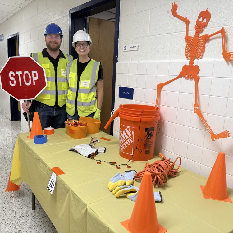Construction table theme with Construction worker costumes