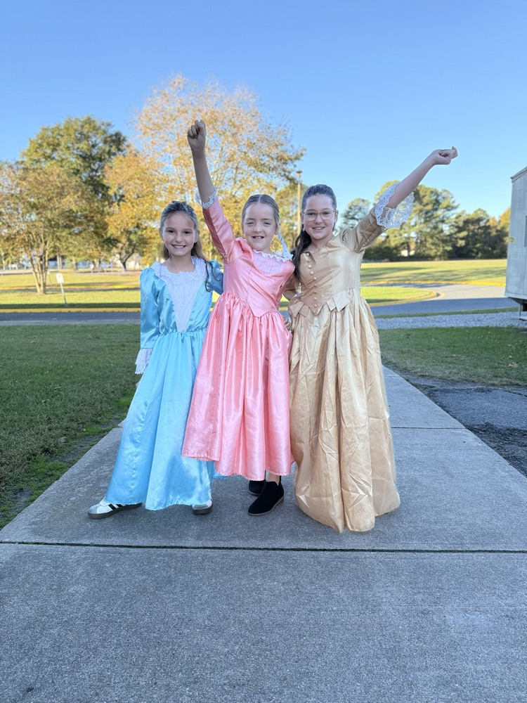 𝐛𝐨𝐨𝐤 𝐜𝐡𝐚𝐫𝐚𝐜𝐭𝐞𝐫 𝐝𝐚𝐲