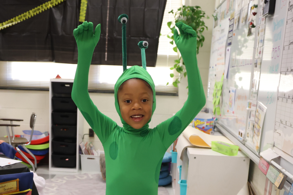 a scary little grasshopper (child dressed up)