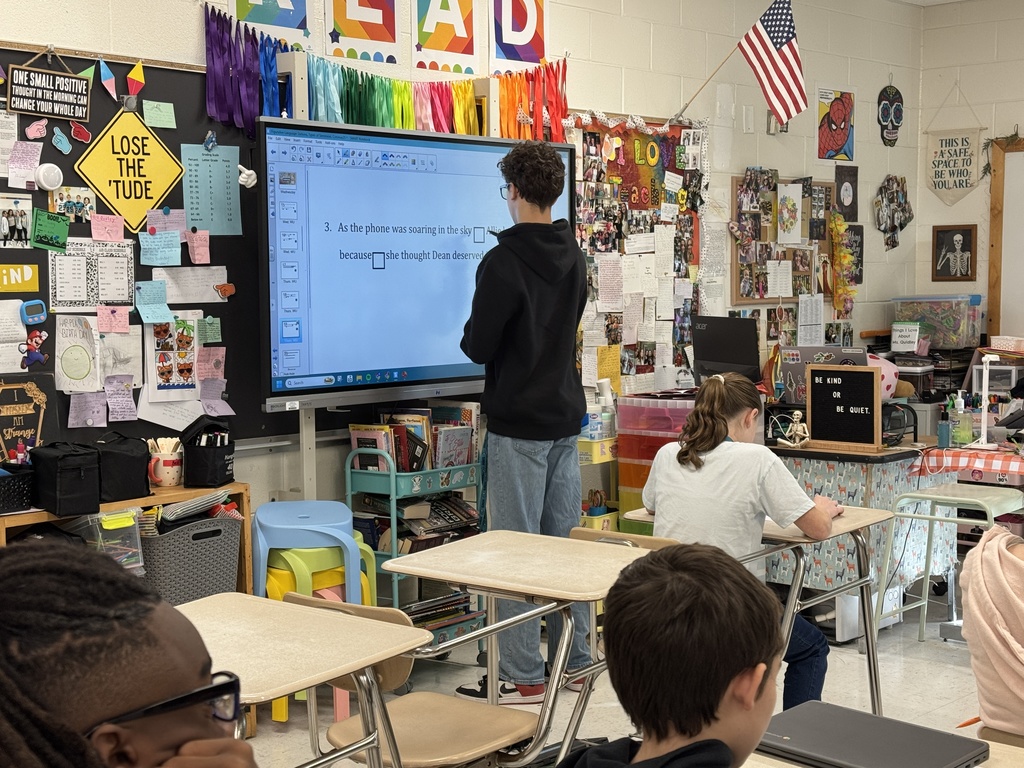 students competing in fast fingers in English class