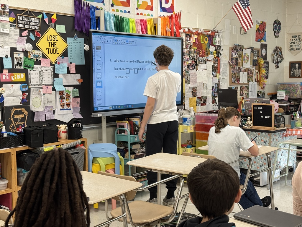 students competing in fast fingers in English class