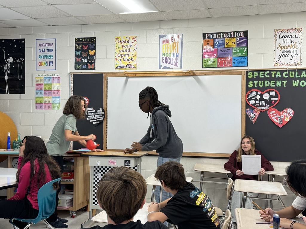 students competing in fast fingers in English class
