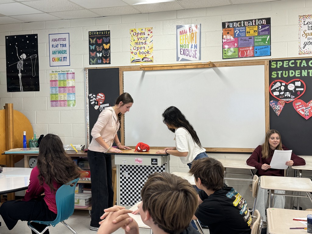 students competing in fast fingers in English class