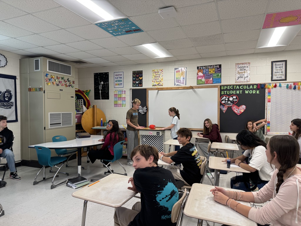 students competing in fast fingers in English class