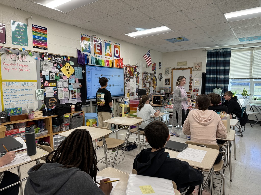 students competing in fast fingers in English class