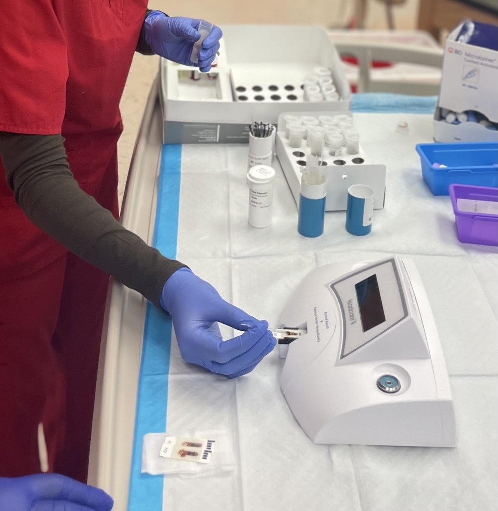 Med lab students blood Lead tests