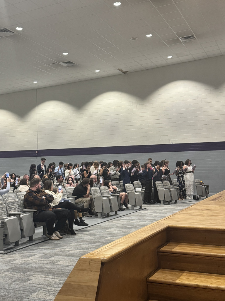 Students taking the national junior honor society pledge