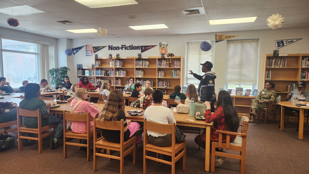 A veteran speaking to students at military luncheon