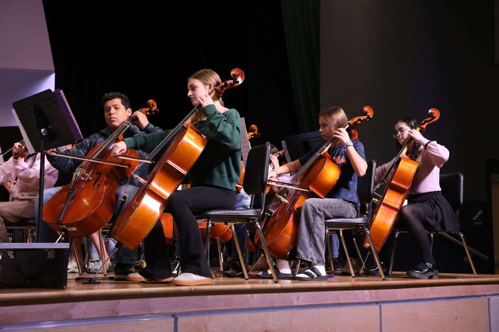 Great Bridge Middle School Orchestra Players performing during a Orchestra workshop with a Palaver Strings musician