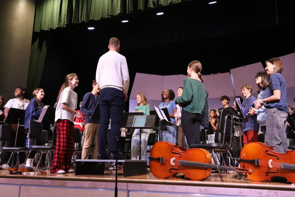 Great Bridge Middle School Orchestra Players performing during a Orchestra workshop with a Palaver Strings musician