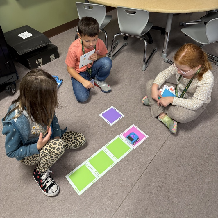 2nd graders using sphero indi robots