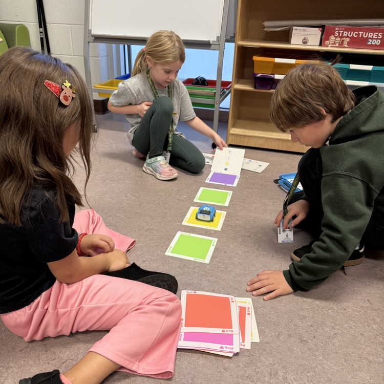 2nd graders using sphero indi robots