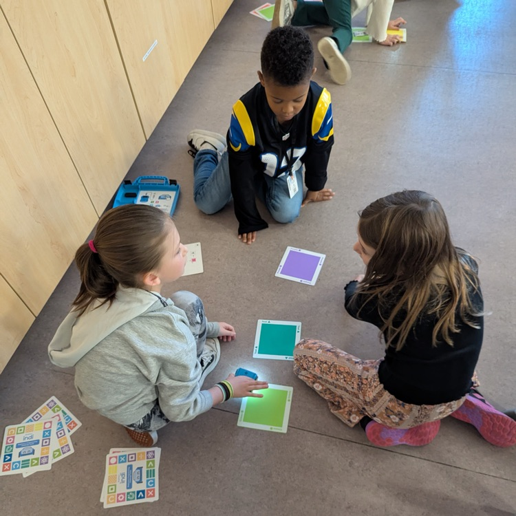 2nd graders using sphero indi robots