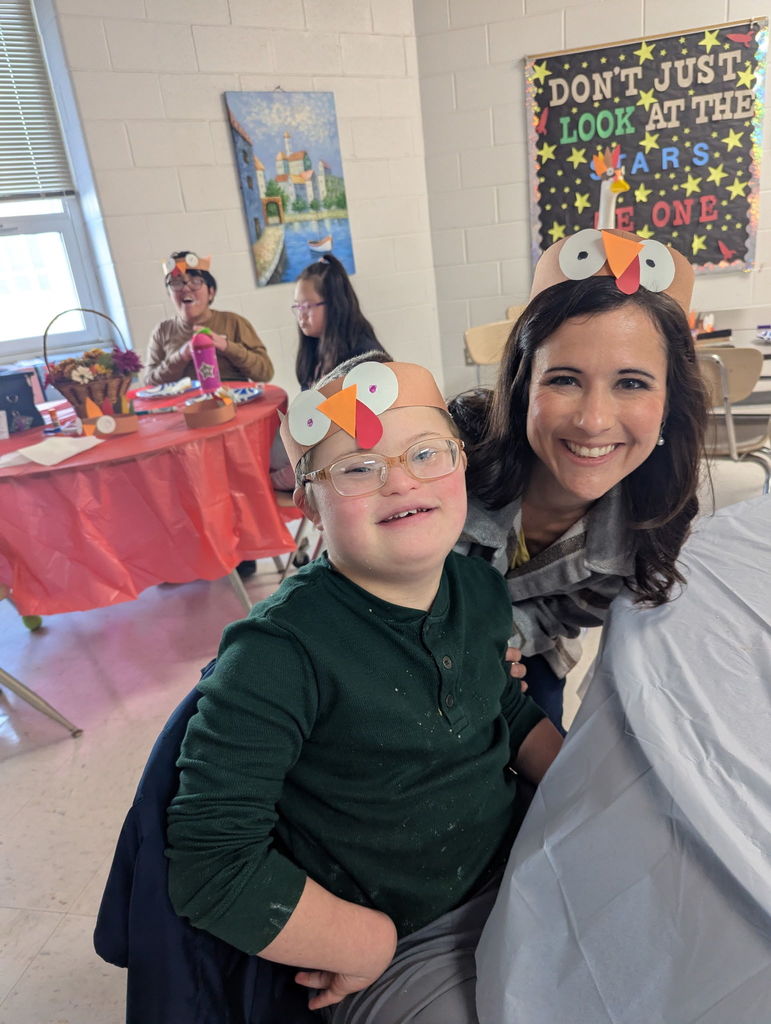 students at a friendsgiving