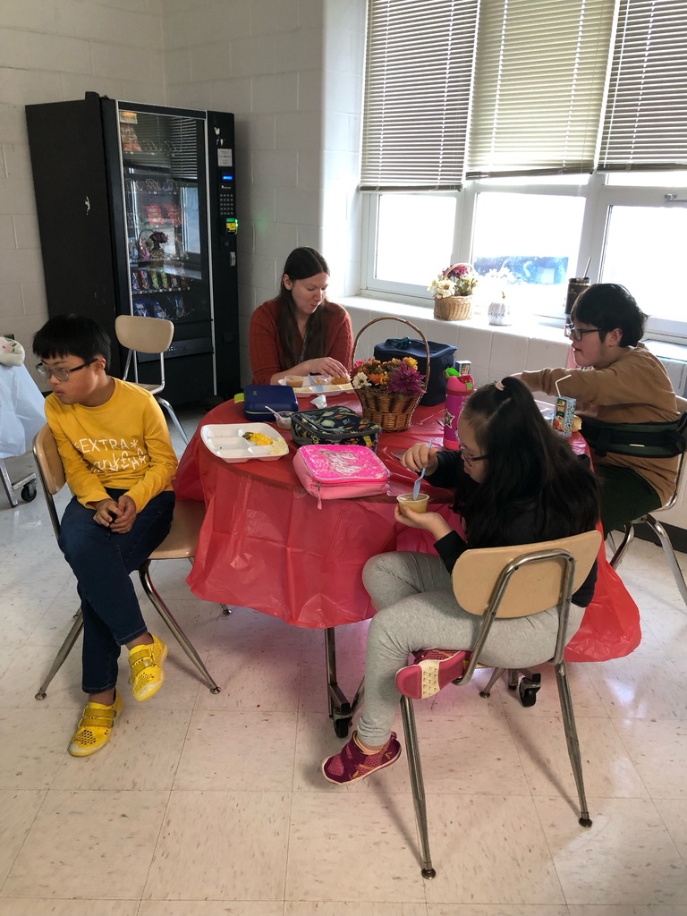 students at a friendsgiving