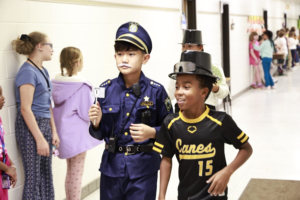 GBI Students walking in their thanksgiving parade