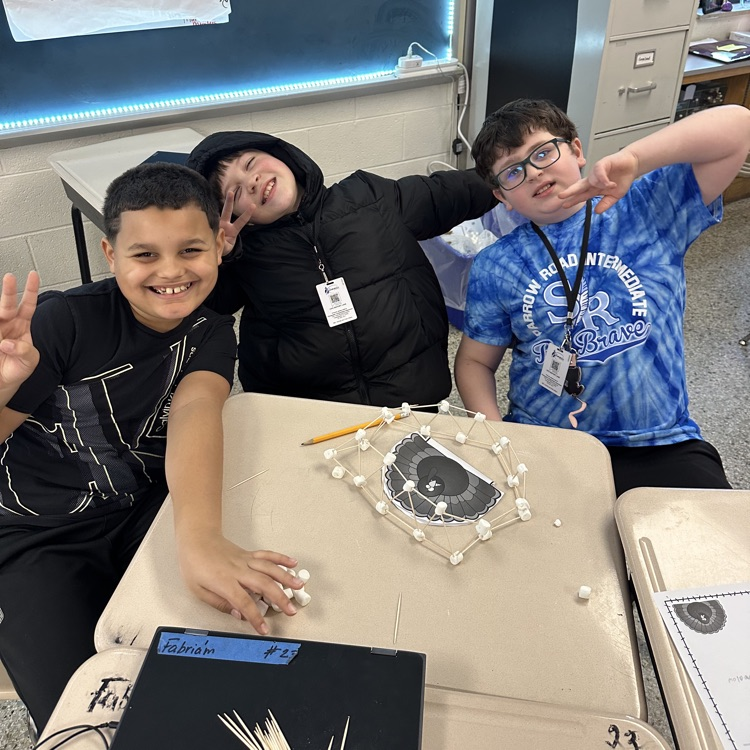 Students around their Turkey stem challenge 