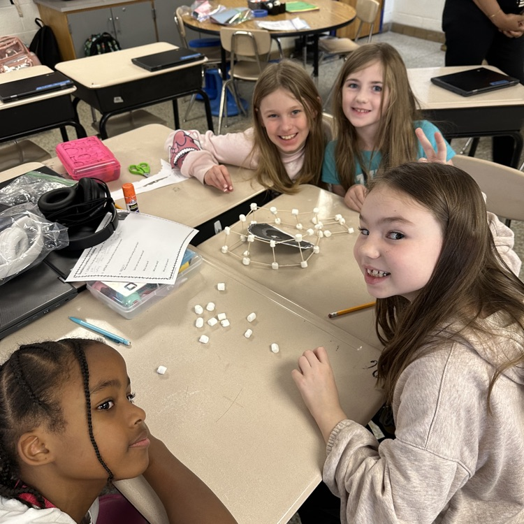 Students around their Turkey stem challenge 