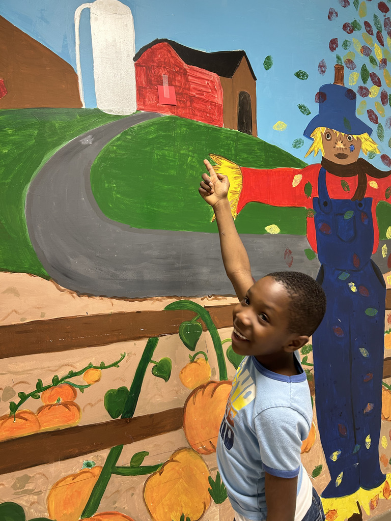 student finds scavenger hunt clue