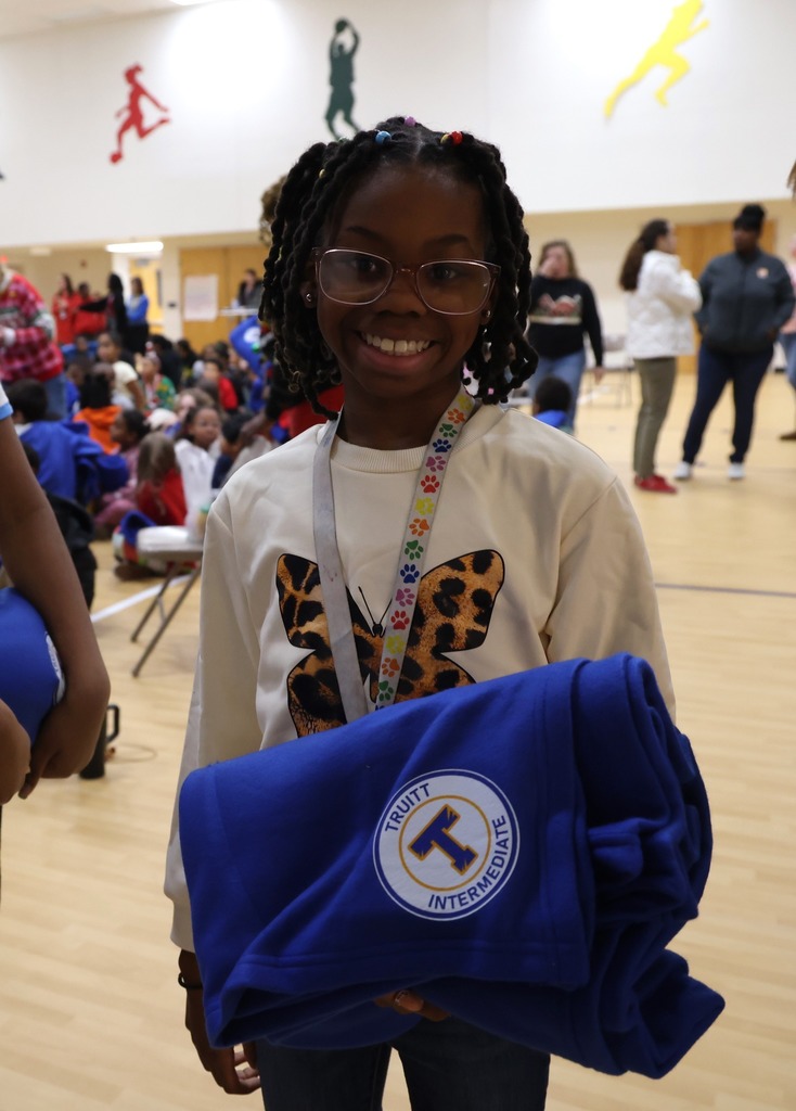 girl smiling with new blanket