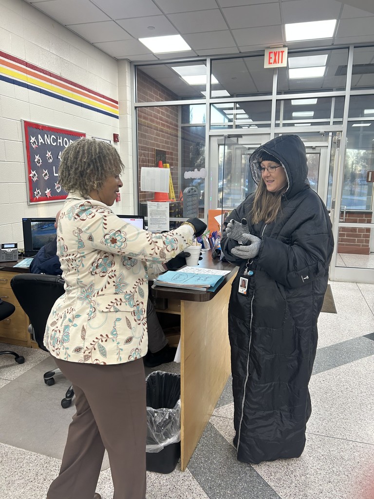 Warming up our amazing Parent Parade team members with some hot chocolate ☕❄️ Thank you for braving the cold and helping our mornings run smoothly!