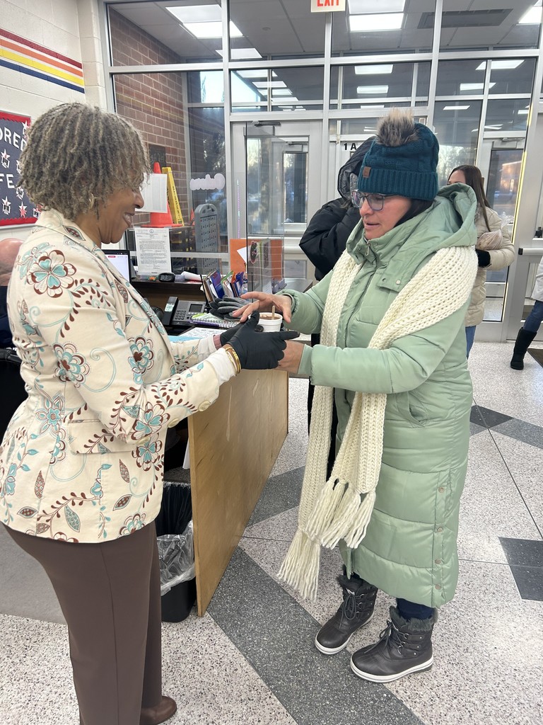 Warming up our amazing Parent Parade team members with some hot chocolate ☕❄️ Thank you for braving the cold and helping our mornings run smoothly!