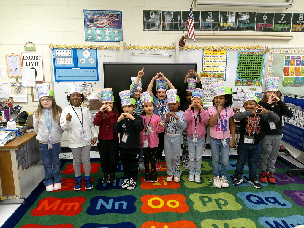 Ms. Pack's class with their 100 hats