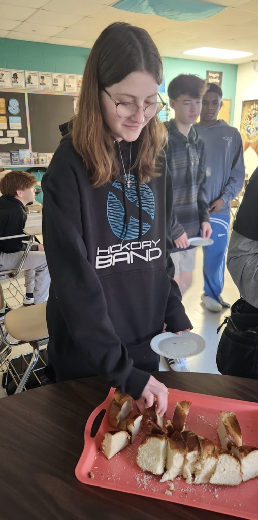 students trying Jewish foods