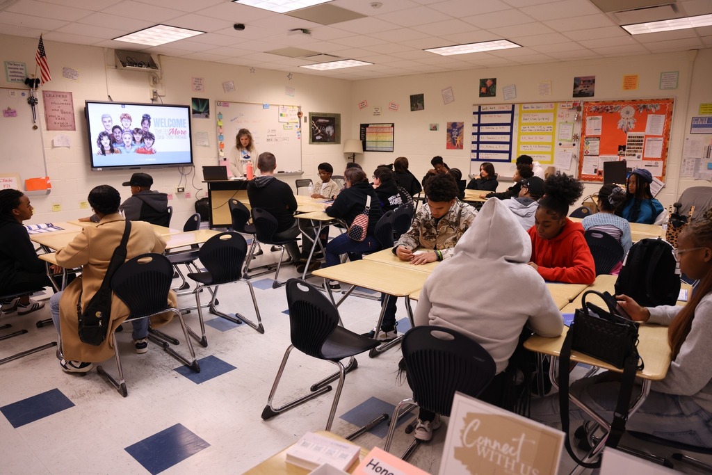 Classroom filled with people. during a breakout session.